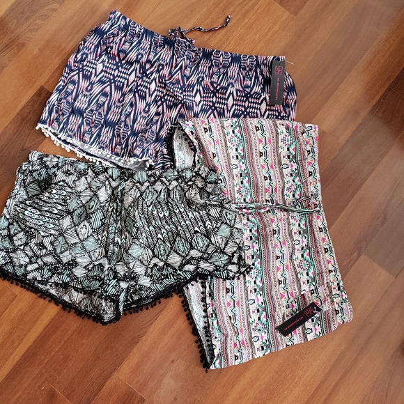 Shorts - Picture 2 of 3